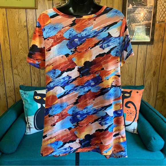 LulaRoe Abstract Watercolor Pattern Tunic Style Tee - Picture 10 of 10